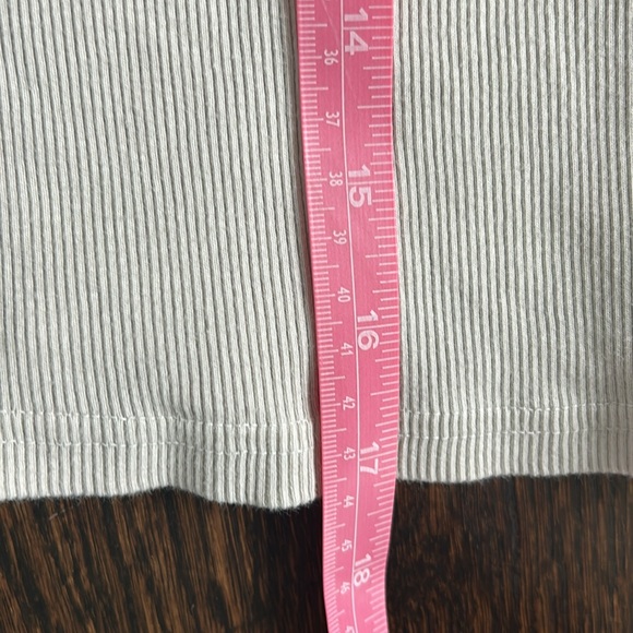 Brandy Melville Baby Raglan Tee - Picture 5 of 5